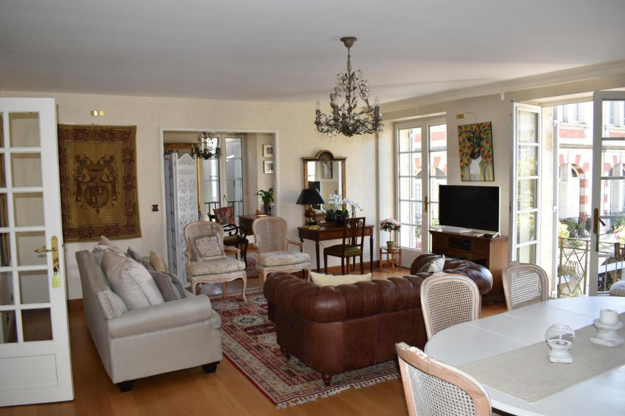 Le Grand Appartement Sainte-Foy-la-Grande Exterior photo